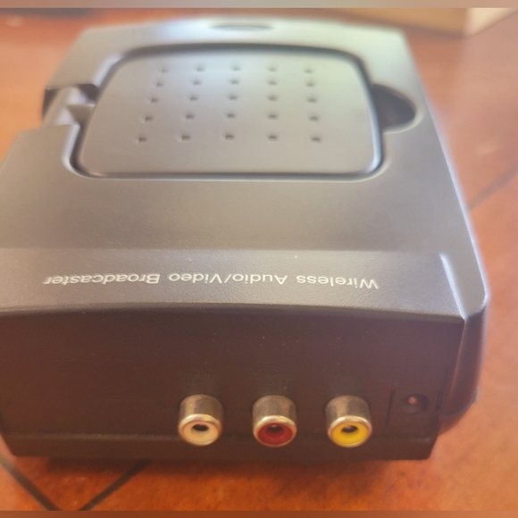 Emerson Wireless Audio/Video Broadcast Anyroom  with 4 Channels - Picture 8 of 8